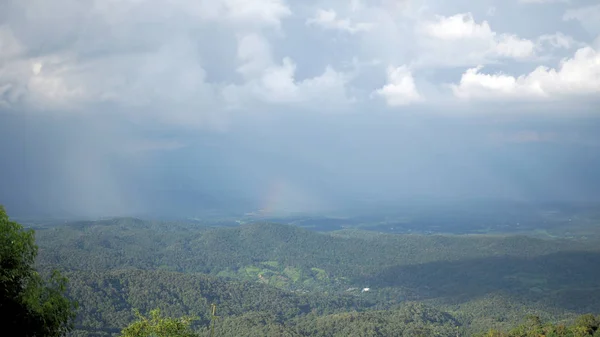 Paesaggio Valle Della Montagna Sfondo Cielo Blu Con Bianco Pieno — Foto Stock