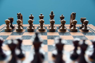 Satranç oyununu rekabet iş kavramı.