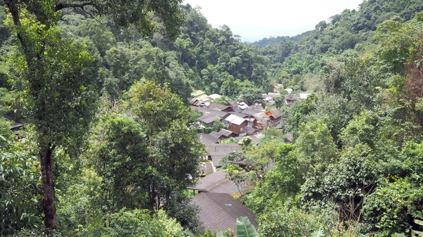 山谷中的小村庄 泰国清迈省湄坎蓬村的山景 — 图库照片
