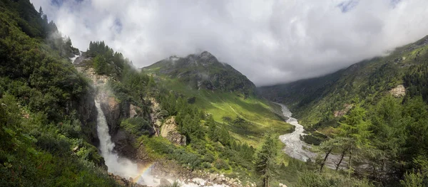 Schlatenkees 瀑布在 Innergschloess Grossvenediger 山脉的一部分 在欧洲阿尔卑斯山 出现彩虹 — 图库照片
