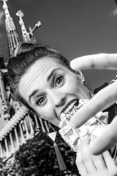 Barcelona July 2017 Young Traveler Woman Stripy Shirt Sagrada Familia — Stock Photo, Image