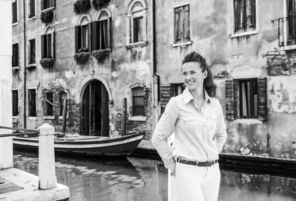 Portrait Jeune Femme Heureuse Venise Italie — Photo