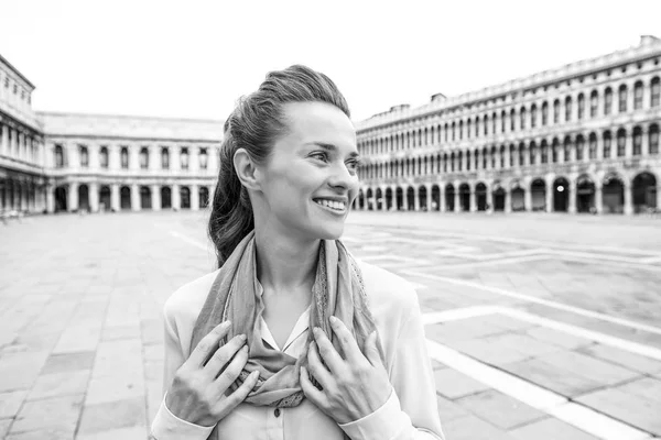 Portret Van Gelukkige Jonge Vrouw Piazza San Marco Venetië Italië — Stockfoto