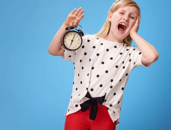 Enfant Moderne Stressé Pantalon Rouge Avec Réveil — Photo