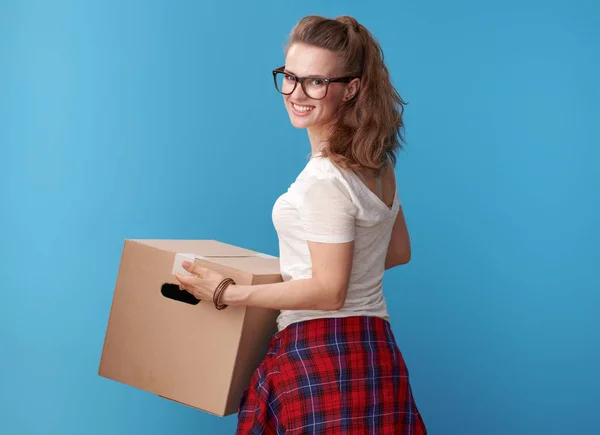 Retrato Hipster Activo Feliz Camisa Blanca Con Una Caja Cartón —  Fotos de Stock