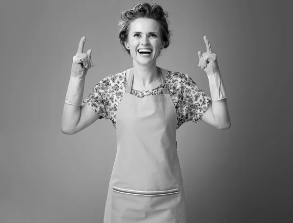 Smiling Young Woman Apron Pointing Something — Stock Photo, Image