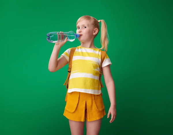 Élève Heureux Avec Sac Dos Eau Potable Bouteille Sur Fond — Photo