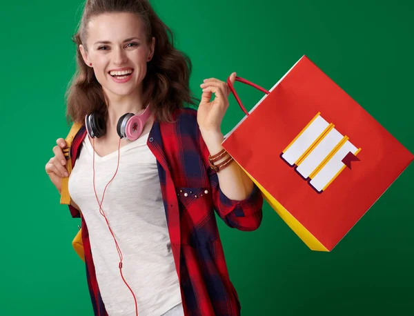Feliz Joven Estudiante Mujer Camisa Roja Con Mochila Auriculares Sosteniendo — Foto de Stock