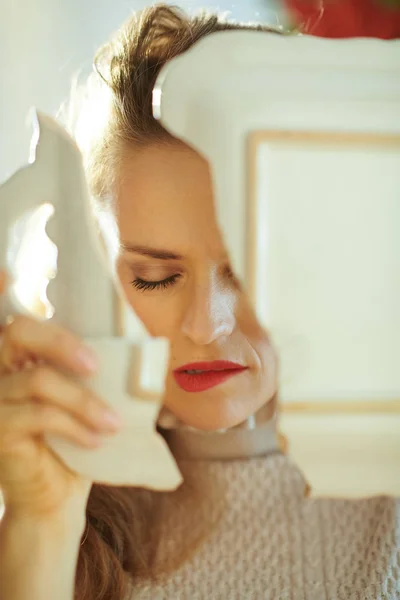 Stressed Trendy Woman Broken Dish Close — Stock Photo, Image