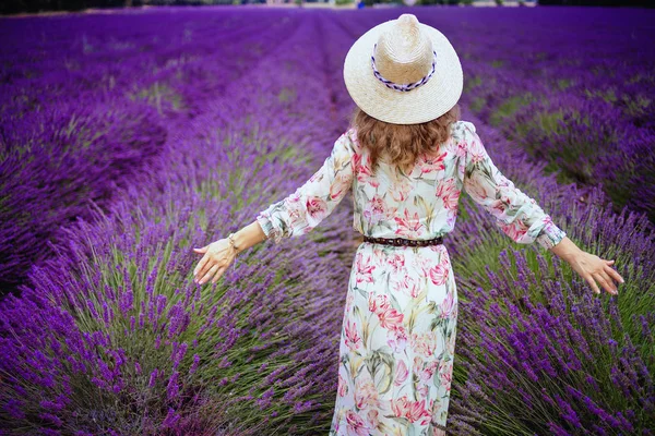 Visto Por Trás Mulher Moda Vestido Floral Campo Lavanda Provença — Fotografia de Stock