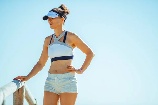 Aktiv Kvinna Jogger Fitness Kläder Fånga Andan Efter Att Kört — Stockfoto