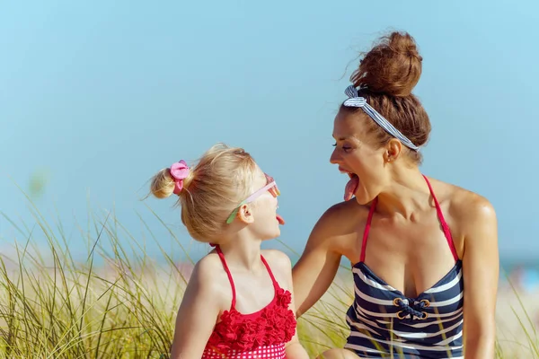 Portrait Smiling Young Mother Daughter Swimsuit Ocean Shore Having Fun — Stock Photo, Image