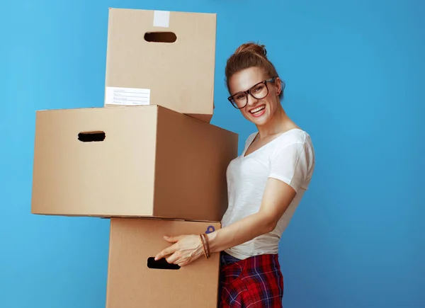 Portrait Smiling Young Woman White Shirt Holding Pile Cardboard Boxes — Stock Photo, Image