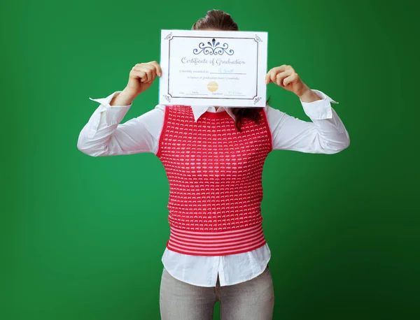 Learner woman holding Certificate of Graduation in the front of — Stock Photo, Image