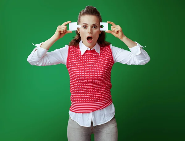 Shocked learner woman trying to assemble 2 pieces of puzzle — Stock Photo, Image