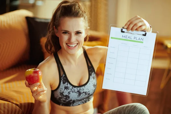 Happy Active Sports Woman Fitness Clothes Showing Apple Clipboard Meal — Stock Photo, Image