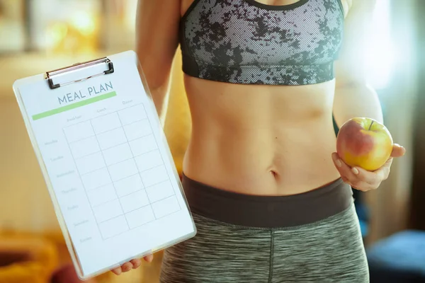 Primeros Planos Mujer Deportiva Forma Ropa Deportiva Con Una Manzana —  Fotos de Stock