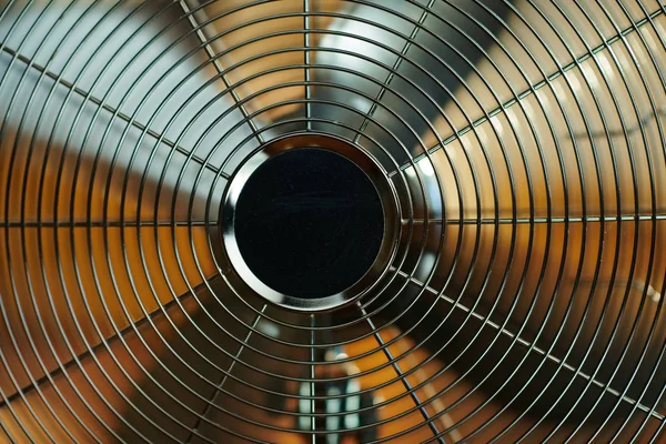 Primer plano en ventilador metálico eléctrico — Foto de Stock