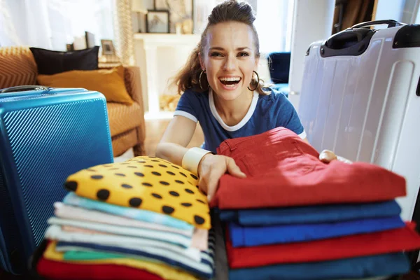 Smiling modern traveller woman getting prepared for travel — Stock Photo, Image
