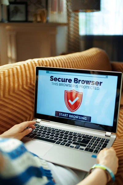 Young woman using secure browser on laptop — Stock Photo, Image