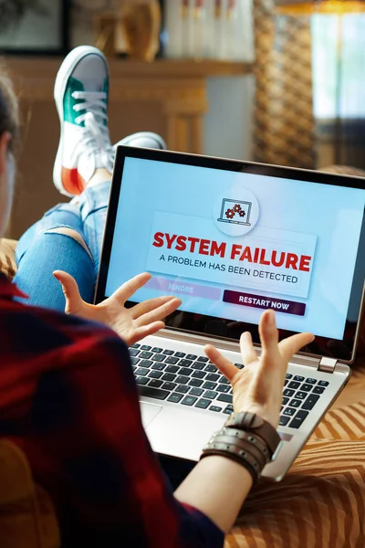 Annoyed modern hipster experiencing computer fault — Stock Photo, Image