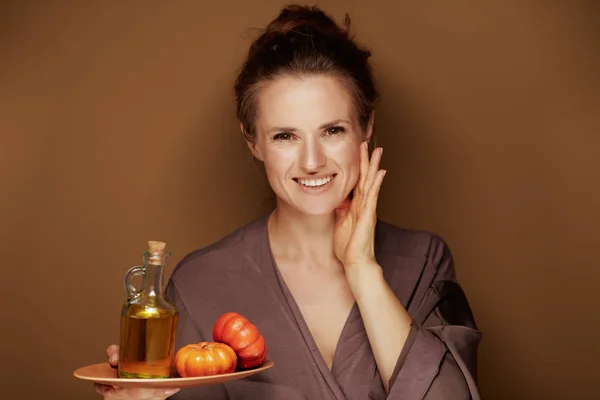 Hola Otoño Retrato Mujer Mediana Edad Elegante Feliz Albornoz Que —  Fotos de Stock