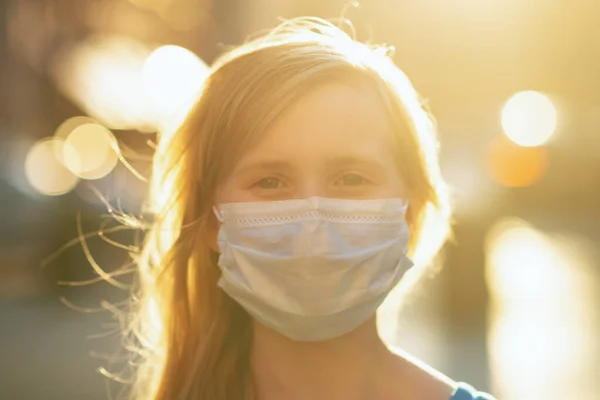 Élet Koronavírus Világjárvány Idején Portré Modern Lány Kék Általános Orvosi — Stock Fotó