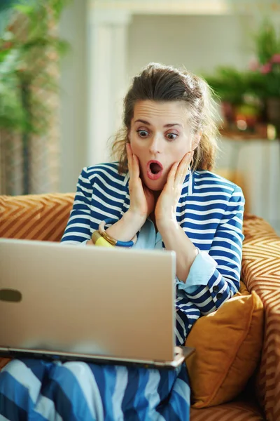 Shocked Modern Female Blue Blouse Striped Jacket Sitting Couch Laptop — Stock Photo, Image
