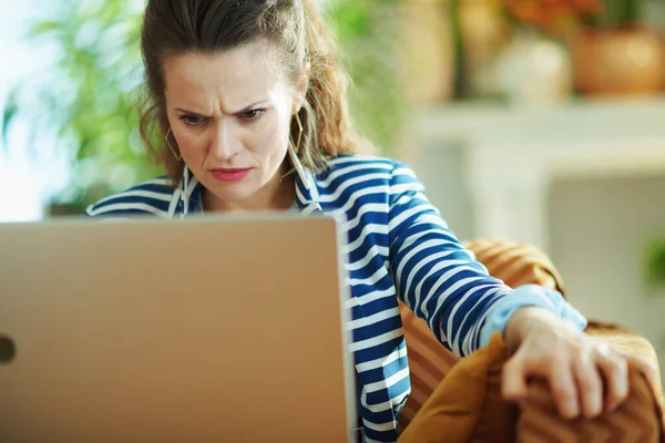 Shocked Trendy Woman Blue Blouse Striped Jacket Sitting Divan Laptop — Stock Photo, Image