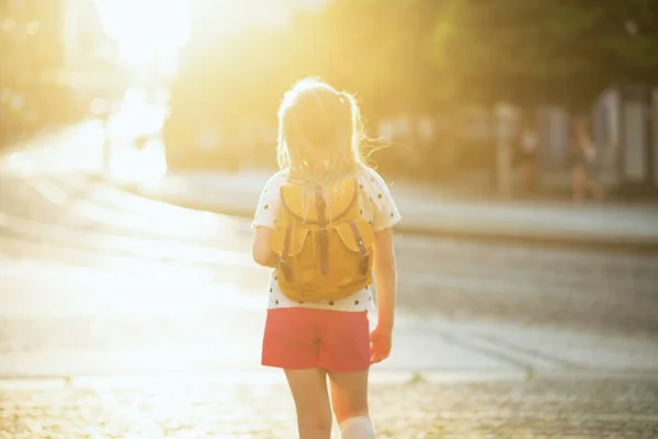 Leben Während Der Covid Pandemie Von Hinten Gesehen Mädchen Weißer — Stockfoto