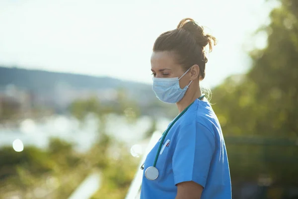 Covid Pandemic Side View Unhappy Modern Medical Doctor Woman Scrubs — Stock Photo, Image