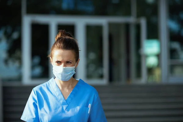 Covid Pandemic Unhappy Modern Medical Practitioner Woman Uniform Medical Mask — Stock Photo, Image