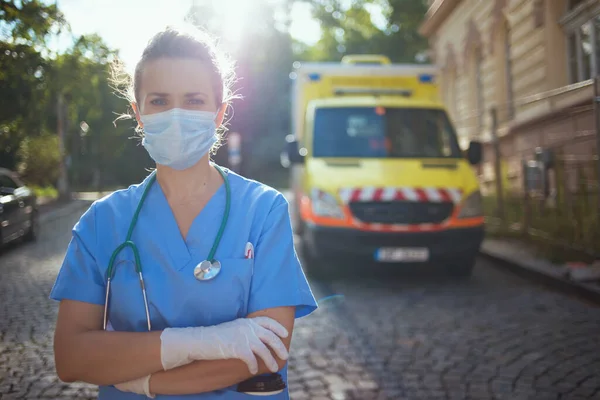 Covid Pandemic Portrait Modern Paramedic Woman Uniform Stethoscope Medical Mask — Stock Photo, Image