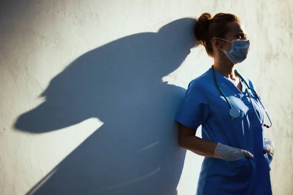 Coronavirus Pandemic Tired Modern Physician Woman Scrubs Stethoscope Medical Mask — Stock Photo, Image