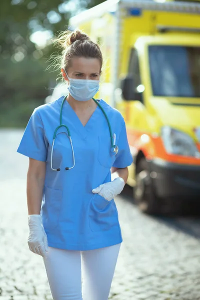 Coronavirus Pandemic Modern Paramedic Woman Scrubs Stethoscope Medical Mask Ambulance — Stock Photo, Image