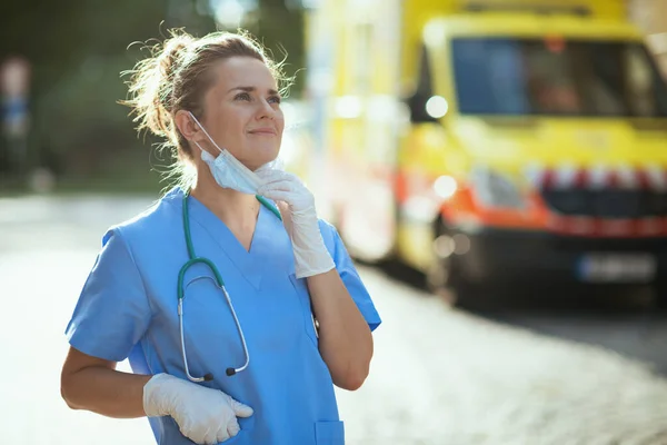 Covid Pandemic Relaxed Modern Medical Doctor Woman Scrubs Stethoscope Medical — Stock Photo, Image