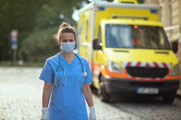 Coronavirus Pandemic Modern Paramedic Woman Scrubs Stethoscope Medical Mask Ambulance — Stock Photo, Image