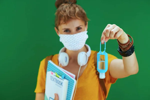 Vida Durante Pandemia Covid Mulher Aprendiz Camisa Amarela Com Livros — Fotografia de Stock