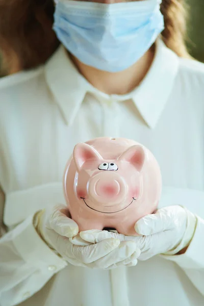 Life Covid Pandemic Closeup Woman White Blouse Medical Mask Piggy — Stock Photo, Image