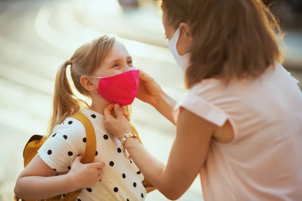 Life Coronavirus Pandemic Elegant Mother School Girl Masks Yellow Backpack — Stock Photo, Image