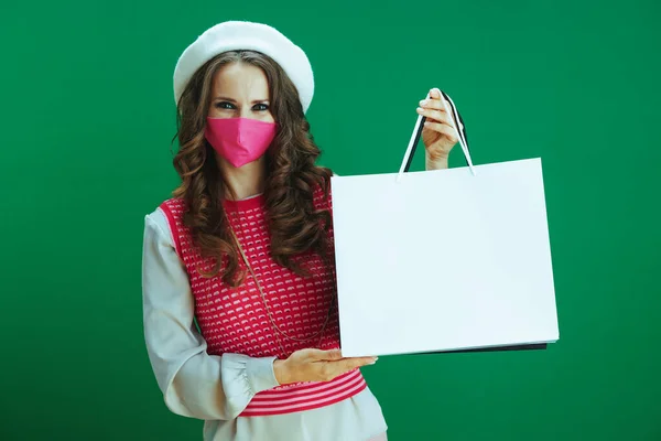 Vida Durante Pandemia Coronavírus Retrato Jovem Mulher Feliz Camisa Sem — Fotografia de Stock