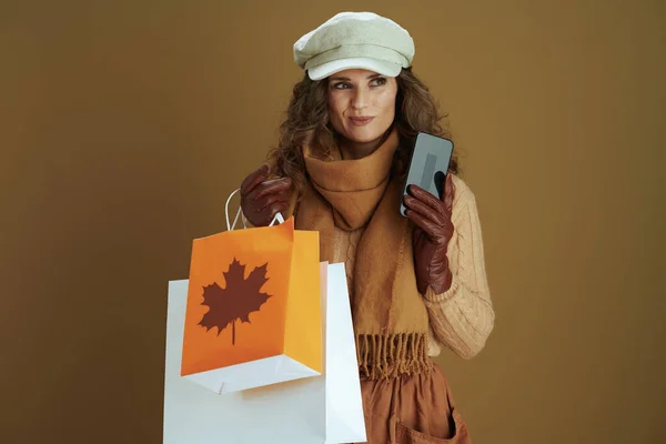 Hallo Herfst Goedkope Trendy Huisvrouw Van Middelbare Leeftijd Trui Met — Stockfoto