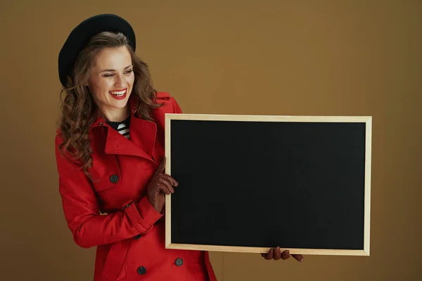 Olá Novembro Feliz Moda Anos Idade Mulher Casaco Vermelho Boina — Fotografia de Stock