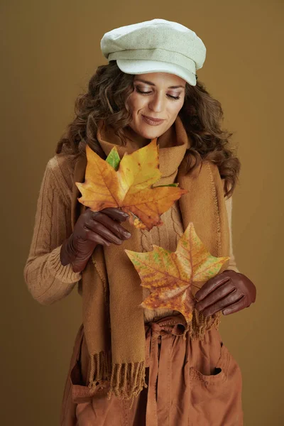 Olá Outubro Sorrindo Elegante Anos Idade Mulher Suéter Com Luvas — Fotografia de Stock