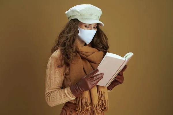 Hello Autumn Stylish Middle Aged Housewife Sweater White Medical Mask — Stock Photo, Image