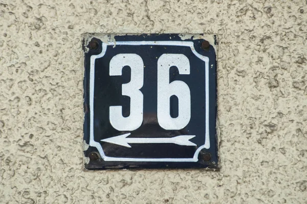 Čtvercová Kovová Zvětralé Grunge Smaltovaných Deska Počet Ulice Detailním Číslo — Stock fotografie