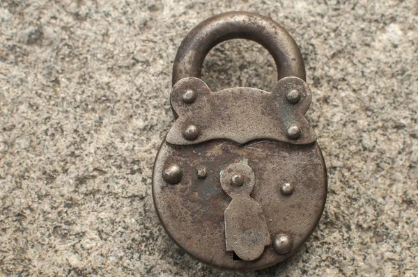 Old Weathered Grunge Retro Locked Padlock Closeup Solid Stone Surface — Stock Photo, Image