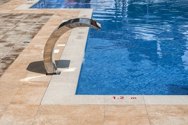Lüks Otel Modern Açık Yüzme Havuzunda Detay — Stok fotoğraf