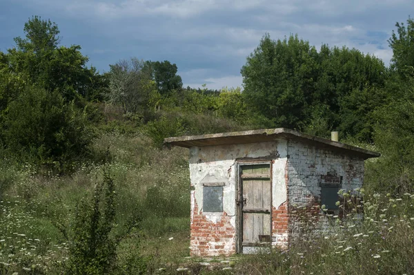 Old Weathered Grunge Solid Brick Worked Farm Shed Sunny Summer — Stock Photo, Image