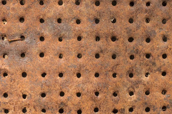 Stary Zardzewiały Żelazo Skorodowane Wyblakły Metalowych Powierzchni Tin Otworami Zbliżenie — Zdjęcie stockowe